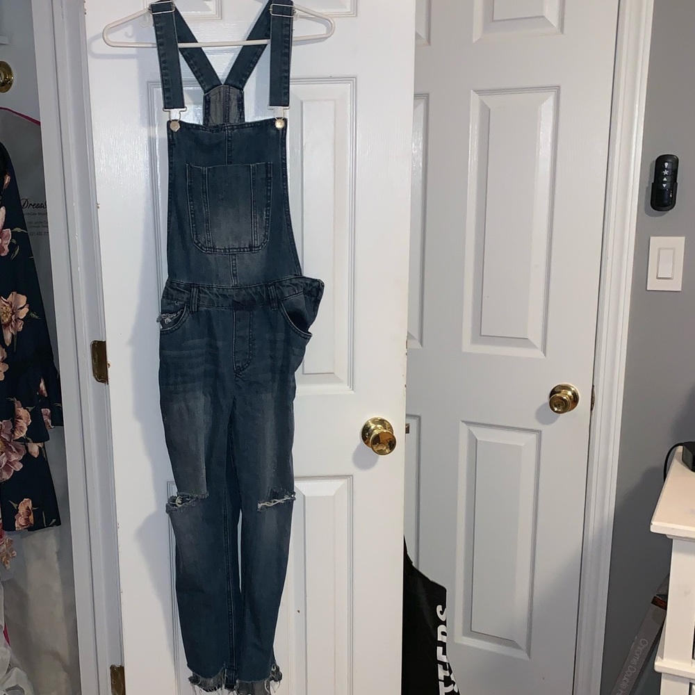 Super cute and comfy dark wash overalls!